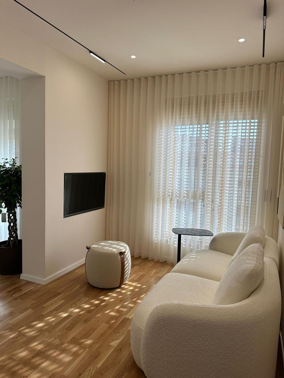 Urban Luxury Apartment *